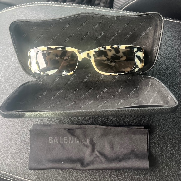 Balenciaga Dynasty Rectangle Sunglasses with case - Picture 1 of 6